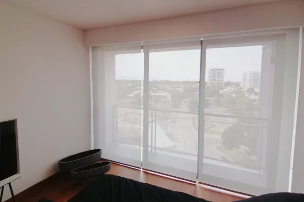 Traslucidas cortinas y persianas